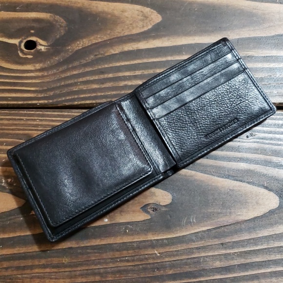 Mens black bifold wallet with removable passcase - Picture 2 of 7